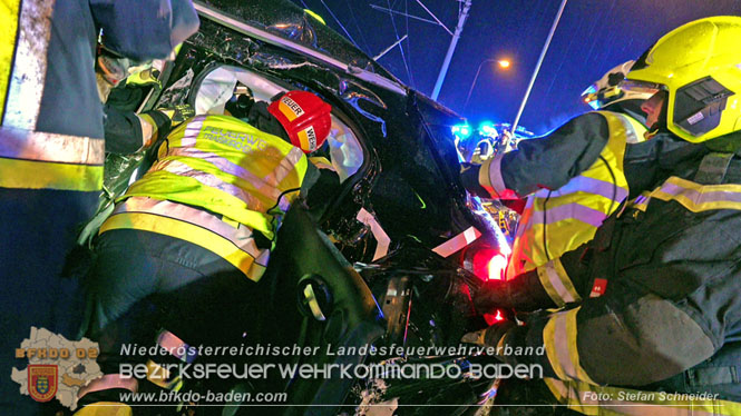 20220316 Verkehrsunfall auf der B17 in Möllersdorf Traiskirchen Foto: Stefan Schneider BFKDO BADEN 20220316 Verkehrsunfall auf der B17 in Möllersdorf Traiskirchen Foto: Stefan Schneider BFKDO BADEN