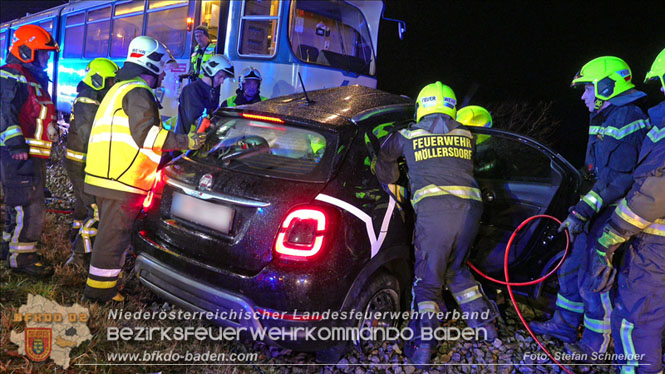 20220316 Verkehrsunfall auf der B17 in Möllersdorf Traiskirchen Foto: Stefan Schneider BFKDO BADEN 20220316 Verkehrsunfall auf der B17 in Möllersdorf Traiskirchen Foto: Stefan Schneider BFKDO BADEN