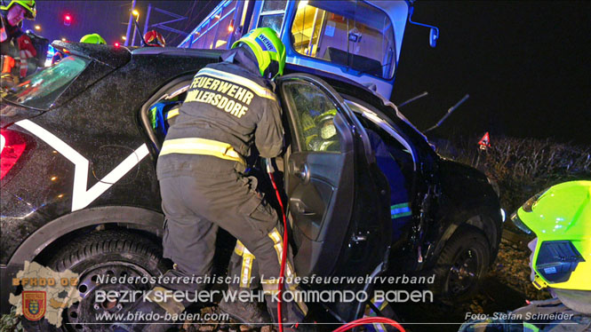 20220316 Verkehrsunfall auf der B17 in Möllersdorf Traiskirchen Foto: Stefan Schneider BFKDO BADEN 20220316 Verkehrsunfall auf der B17 in Möllersdorf Traiskirchen Foto: Stefan Schneider BFKDO BADEN