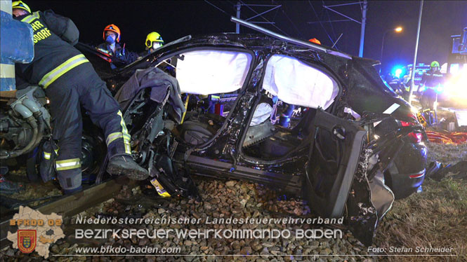 20220316 Verkehrsunfall auf der B17 in Möllersdorf Traiskirchen Foto: Stefan Schneider BFKDO BADEN 20220316 Verkehrsunfall auf der B17 in Möllersdorf Traiskirchen Foto: Stefan Schneider BFKDO BADEN
