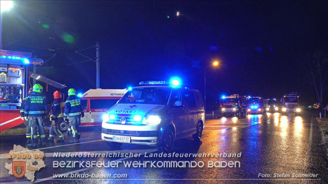 20220316 Verkehrsunfall auf der B17 in Möllersdorf Traiskirchen Foto: Stefan Schneider BFKDO BADEN 20220316 Verkehrsunfall auf der B17 in Möllersdorf Traiskirchen Foto: Stefan Schneider BFKDO BADEN