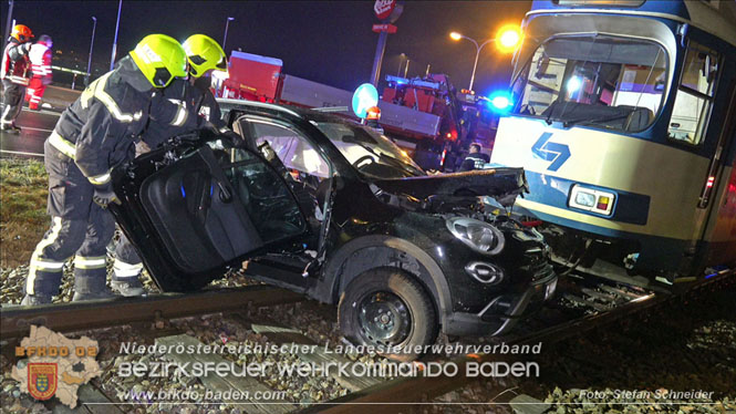 20220316 Verkehrsunfall auf der B17 in Möllersdorf Traiskirchen Foto: Stefan Schneider BFKDO BADEN 20220316 Verkehrsunfall auf der B17 in Möllersdorf Traiskirchen Foto: Stefan Schneider BFKDO BADEN