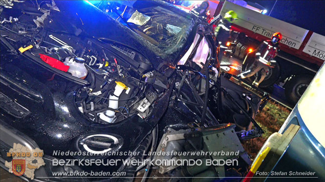 20220316 Verkehrsunfall auf der B17 in Möllersdorf Traiskirchen Foto: Stefan Schneider BFKDO BADEN 20220316 Verkehrsunfall auf der B17 in Möllersdorf Traiskirchen Foto: Stefan Schneider BFKDO BADEN