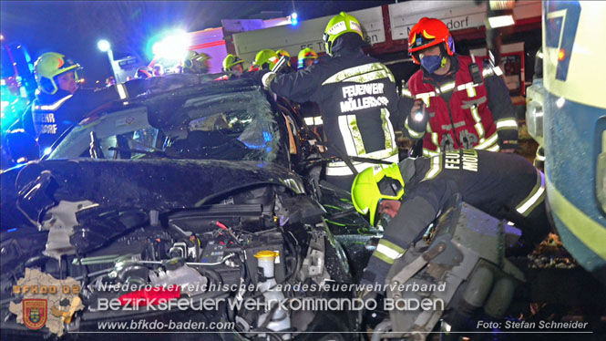 20220316 Verkehrsunfall auf der B17 in Möllersdorf Traiskirchen Foto: Stefan Schneider BFKDO BADEN 20220316 Verkehrsunfall auf der B17 in Möllersdorf Traiskirchen Foto: Stefan Schneider BFKDO BADEN