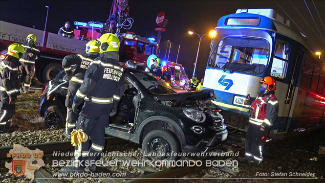 20220316 Verkehrsunfall auf der B17 in Möllersdorf Traiskirchen Foto: Stefan Schneider BFKDO BADEN 20220316 Verkehrsunfall auf der B17 in Möllersdorf Traiskirchen Foto: Stefan Schneider BFKDO BADEN
