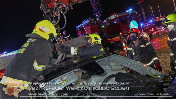 20220316 Verkehrsunfall auf der B17 in Möllersdorf Traiskirchen Foto: Stefan Schneider BFKDO BADEN 20220316 Verkehrsunfall auf der B17 in Möllersdorf Traiskirchen Foto: Stefan Schneider BFKDO BADEN