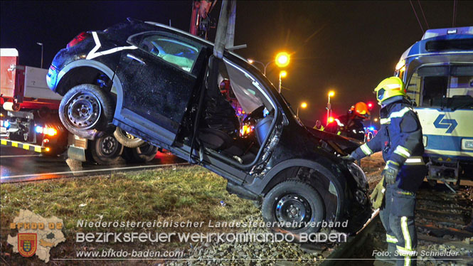 20220316 Verkehrsunfall auf der B17 in Möllersdorf Traiskirchen Foto: Stefan Schneider BFKDO BADEN 20220316 Verkehrsunfall auf der B17 in Möllersdorf Traiskirchen Foto: Stefan Schneider BFKDO BADEN