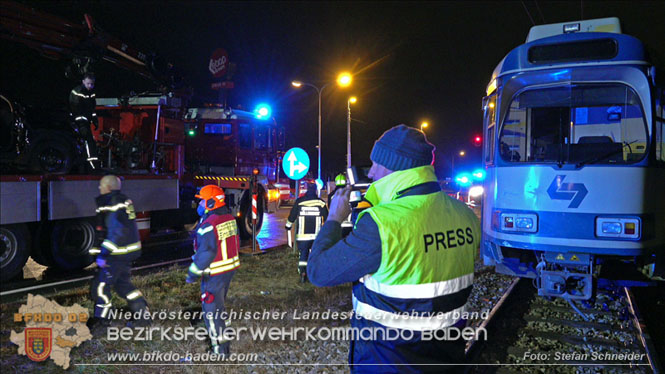 20220316 Verkehrsunfall auf der B17 in Möllersdorf Traiskirchen Foto: Stefan Schneider BFKDO BADEN 20220316 Verkehrsunfall auf der B17 in Möllersdorf Traiskirchen Foto: Stefan Schneider BFKDO BADEN