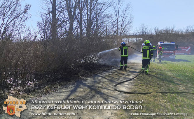 20220321 Flurbrand neben Pottendorfer Bahnlinie zwischen Landegg und Ebenfurth  Foto: Freiwillige Feuerwehr Landegg