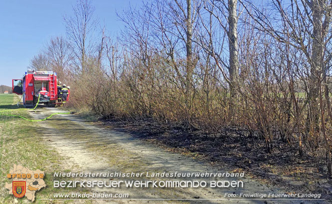 20220321 Flurbrand neben Pottendorfer Bahnlinie zwischen Landegg und Ebenfurth  Foto: Freiwillige Feuerwehr Landegg