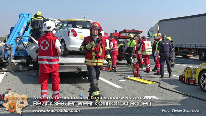 20220325 Menschenrettung nach Auffahrunfall auf ASFiNAG Fahrzeug auf der A2 RFB Wien   Foto: Stefan Schneider BFKDO BADEN