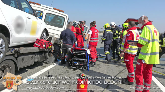 20220325 Menschenrettung nach Auffahrunfall auf ASFiNAG Fahrzeug auf der A2 RFB Wien   Foto: Stefan Schneider BFKDO BADEN