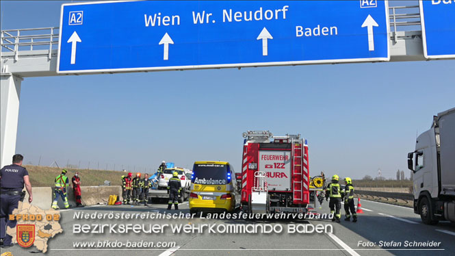 20220325 Menschenrettung nach Auffahrunfall auf ASFiNAG Fahrzeug auf der A2 RFB Wien   Foto: Stefan Schneider BFKDO BADEN