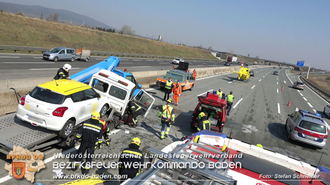 20220325 Menschenrettung nach Auffahrunfall auf ASFiNAG Fahrzeug auf der A2 RFB Wien   Foto: Stefan Schneider BFKDO BADEN