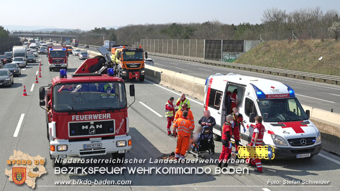 20220325 Menschenrettung nach Auffahrunfall auf ASFiNAG Fahrzeug auf der A2 RFB Wien   Foto: Stefan Schneider BFKDO BADEN