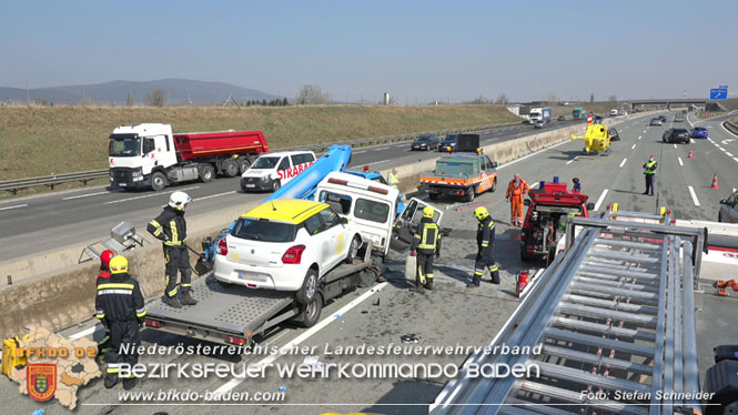 20220325 Menschenrettung nach Auffahrunfall auf ASFiNAG Fahrzeug auf der A2 RFB Wien   Foto: Stefan Schneider BFKDO BADEN