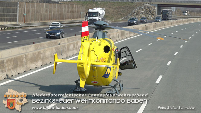 20220325 Menschenrettung nach Auffahrunfall auf ASFiNAG Fahrzeug auf der A2 RFB Wien   Foto: Stefan Schneider BFKDO BADEN