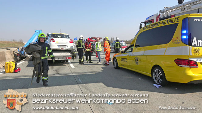 20220325 Menschenrettung nach Auffahrunfall auf ASFiNAG Fahrzeug auf der A2 RFB Wien   Foto: Stefan Schneider BFKDO BADEN