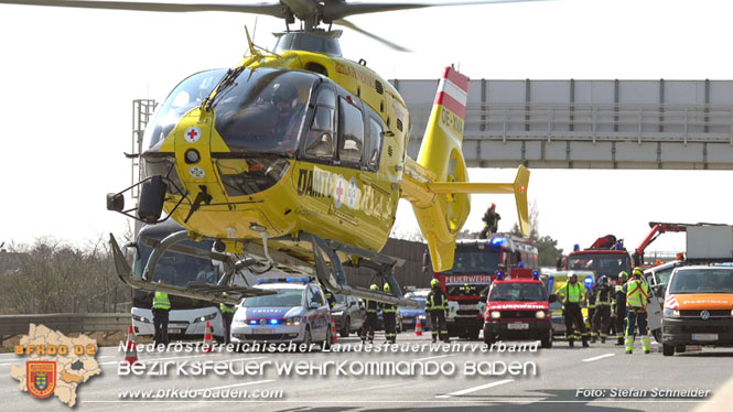 20220325 Menschenrettung nach Auffahrunfall auf ASFiNAG Fahrzeug auf der A2 RFB Wien   Foto: Stefan Schneider BFKDO BADEN