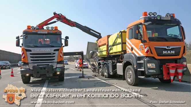 20220325 Menschenrettung nach Auffahrunfall auf ASFiNAG Fahrzeug auf der A2 RFB Wien   Foto: Stefan Schneider BFKDO BADEN
