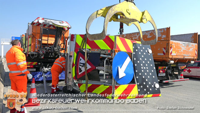 20220325 Menschenrettung nach Auffahrunfall auf ASFiNAG Fahrzeug auf der A2 RFB Wien   Foto: Stefan Schneider BFKDO BADEN