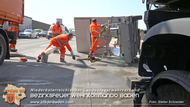 20220325 Menschenrettung nach Auffahrunfall auf ASFiNAG Fahrzeug auf der A2 RFB Wien   Foto: Stefan Schneider BFKDO BADEN