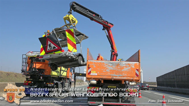 20220325 Menschenrettung nach Auffahrunfall auf ASFiNAG Fahrzeug auf der A2 RFB Wien   Foto: Stefan Schneider BFKDO BADEN