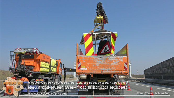 20220325 Menschenrettung nach Auffahrunfall auf ASFiNAG Fahrzeug auf der A2 RFB Wien   Foto: Stefan Schneider BFKDO BADEN