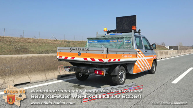 20220325 Menschenrettung nach Auffahrunfall auf ASFiNAG Fahrzeug auf der A2 RFB Wien   Foto: Stefan Schneider BFKDO BADEN