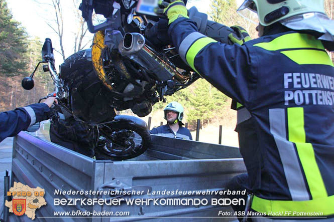 20220412 Motorrad gegen Pkw auf der L138 Pottenstein - Grabenweg Foto: ASB Markus Hackl 20220412 Motorrad gegen Pkw auf der L138 Pottenstein - Grabenweg Foto: ASB Markus Hackl