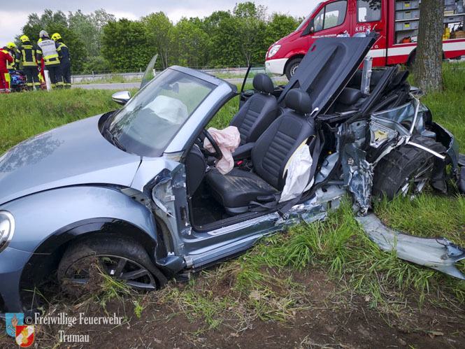 20220507 Verkehrsunfall mit eingeklemmter Person auf der LB16 Foto: Freiwillige Feuerwehr Trumau 20220507 Verkehrsunfall mit eingeklemmter Person auf der LB16 Foto: Freiwillige Feuerwehr Trumau