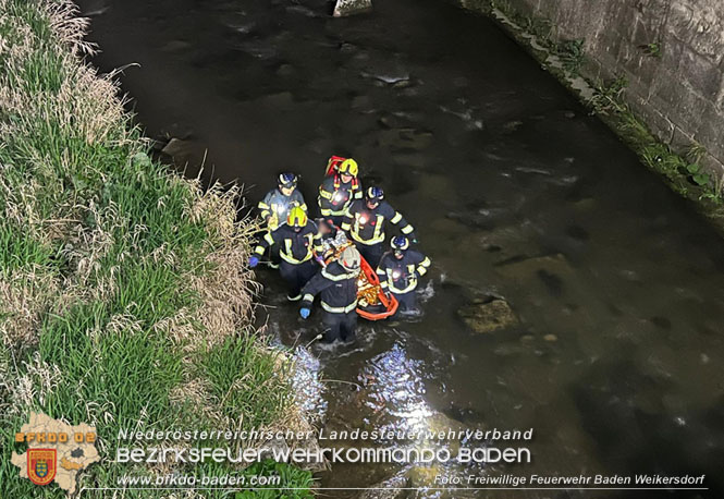 20220509 Menschenrettung aus Schwechat in Baden  Foto: Freiwillige Feuerwehr Baden Weikersdorf