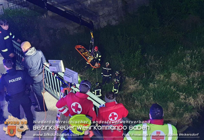 20220509 Menschenrettung aus Schwechat in Baden  Foto: Freiwillige Feuerwehr Baden Weikersdorf
