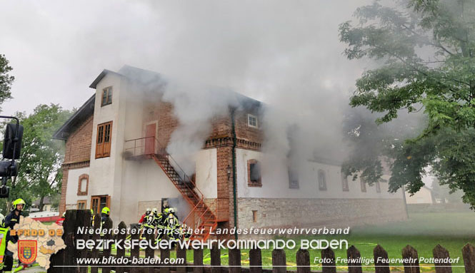 20220607 Brand in einem landwirtschaftlichen Gebäude in Landegg/Pottendorf