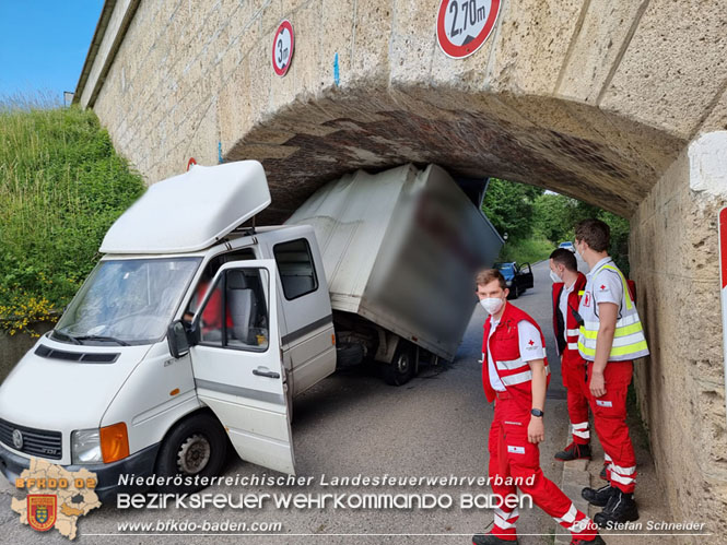 20220617 Bergung Kleintransporter aus Wasserleitungs-Unterführung Pfaffstätten-Einöde   Foto: Stefan Schneider