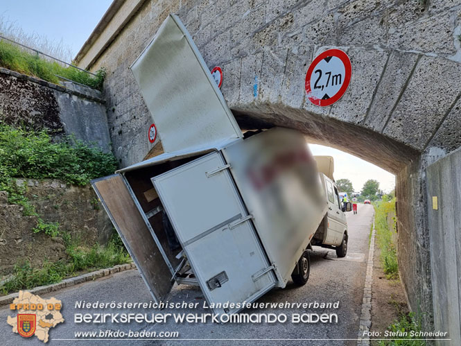 20220617 Bergung Kleintransporter aus Wasserleitungs-Unterführung Pfaffstätten-Einöde   Foto: Stefan Schneider