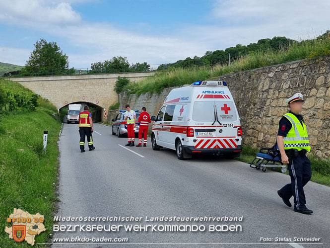 20220617 Bergung Kleintransporter aus Wasserleitungs-Unterführung Pfaffstätten-Einöde   Foto: Stefan Schneider