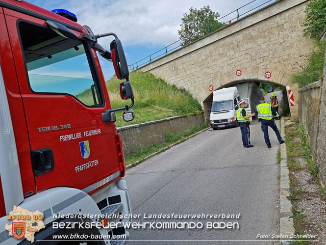 20220617 Bergung Kleintransporter aus Wasserleitungs-Unterführung Pfaffstätten-Einöde   Foto: Stefan Schneider