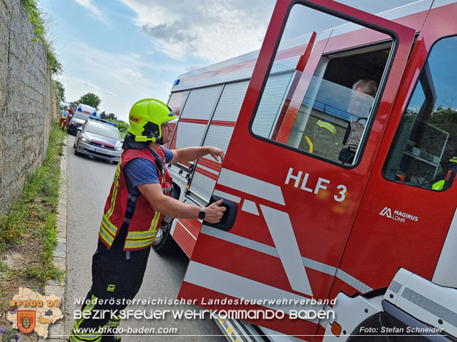 20220617 Bergung Kleintransporter aus Wasserleitungs-Unterführung Pfaffstätten-Einöde   Foto: Stefan Schneider