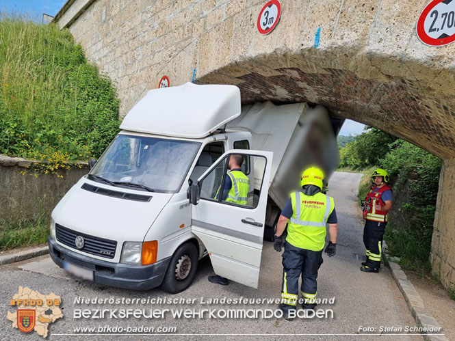 20220617 Bergung Kleintransporter aus Wasserleitungs-Unterführung Pfaffstätten-Einöde   Foto: Stefan Schneider