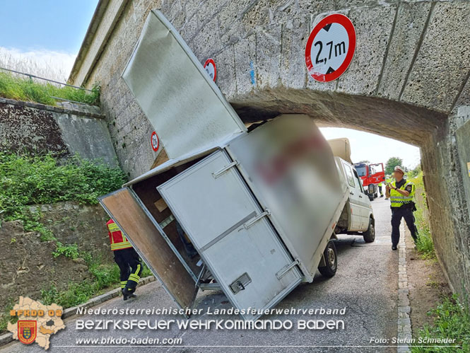 20220617 Bergung Kleintransporter aus Wasserleitungs-Unterführung Pfaffstätten-Einöde   Foto: Stefan Schneider