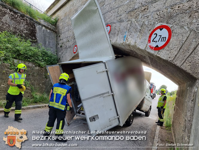 20220617 Bergung Kleintransporter aus Wasserleitungs-Unterführung Pfaffstätten-Einöde   Foto: Stefan Schneider