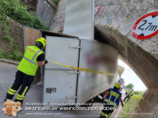 20220617 Bergung Kleintransporter aus Wasserleitungs-Unterführung Pfaffstätten-Einöde   Foto: Stefan Schneider