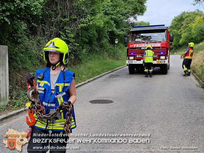 20220617 Bergung Kleintransporter aus Wasserleitungs-Unterführung Pfaffstätten-Einöde   Foto: Stefan Schneider