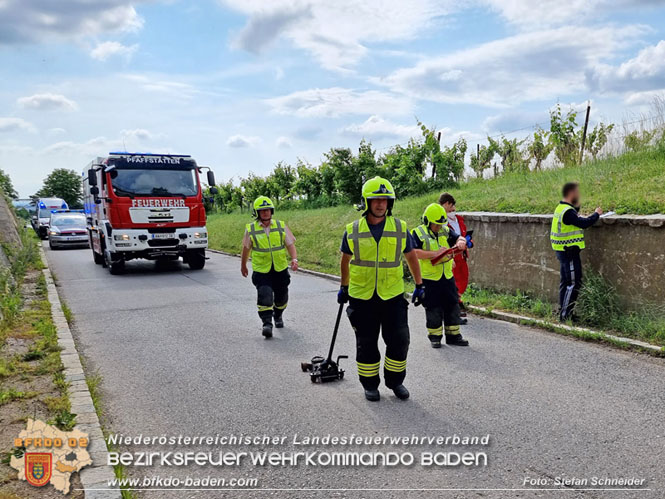 20220617 Bergung Kleintransporter aus Wasserleitungs-Unterführung Pfaffstätten-Einöde   Foto: Stefan Schneider
