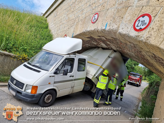 20220617 Bergung Kleintransporter aus Wasserleitungs-Unterführung Pfaffstätten-Einöde   Foto: Stefan Schneider