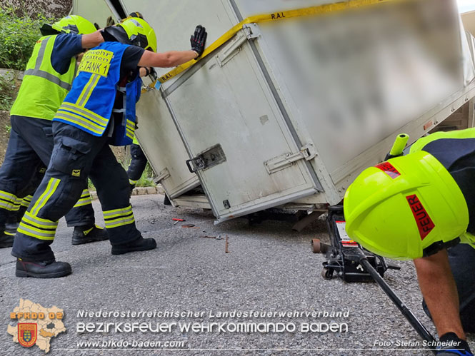 20220617 Bergung Kleintransporter aus Wasserleitungs-Unterführung Pfaffstätten-Einöde   Foto: Stefan Schneider