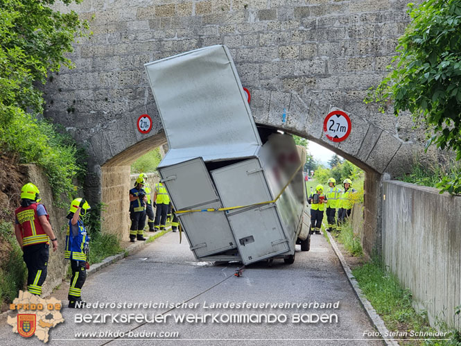 20220617 Bergung Kleintransporter aus Wasserleitungs-Unterführung Pfaffstätten-Einöde   Foto: Stefan Schneider