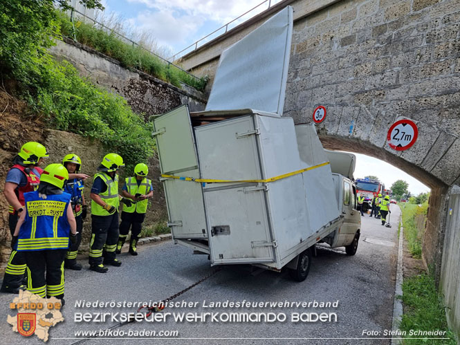20220617 Bergung Kleintransporter aus Wasserleitungs-Unterführung Pfaffstätten-Einöde   Foto: Stefan Schneider