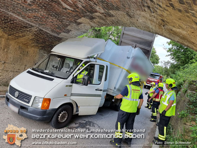 20220617 Bergung Kleintransporter aus Wasserleitungs-Unterführung Pfaffstätten-Einöde   Foto: Stefan Schneider